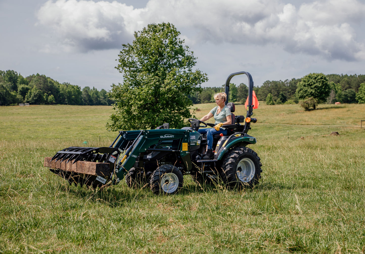 GX SERIES GRAPPLES JDQA – For John Deere Quick Attach Equipped Loaders